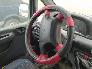 Foto de VOLANTE PEUGEOT EXPERT FURGÓN COMFORT (1995) 2.0 HDi (109 CV / 80 KW)
