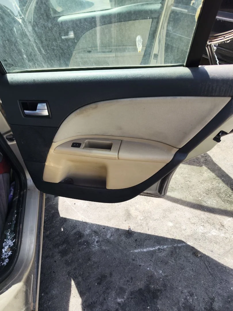 Foto de GUARNECIDO PUERTA TRASERA DERECHA FORD MONDEO BERLINA (GE) 2.0 TDCi CAT (131 CV / 96 KW) referencia 1331512