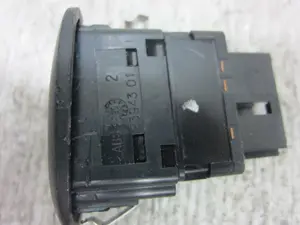 Foto de MANDO ELEVALUNAS DELANTERO IZQUIERDO PEUGEOT 406 BERLINA (S1/S2) 3.0 V6 24V CAT (190 CV / 140 KW) referencia 2594301 foto 2