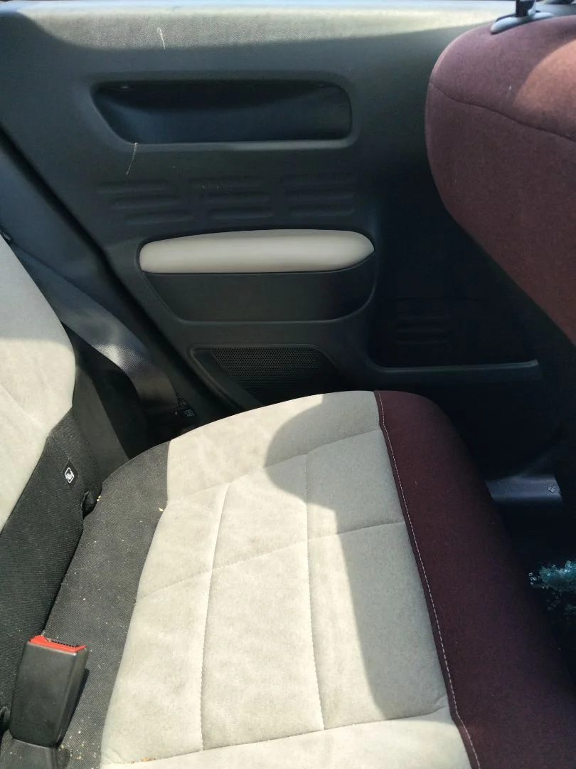 Foto de GUARNECIDO PUERTA TRASERA IZQUIERDA CITROEN C4 CACTUS 1.2 12V VTi (82 CV / 60 KW) referencia 98037172ZD