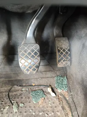 Foto de PEDAL FRENO VOLKSWAGEN PASSAT BERLINA (3B2) 1.9 TDI (116 CV / 85 KW) referencia 8D1721140B