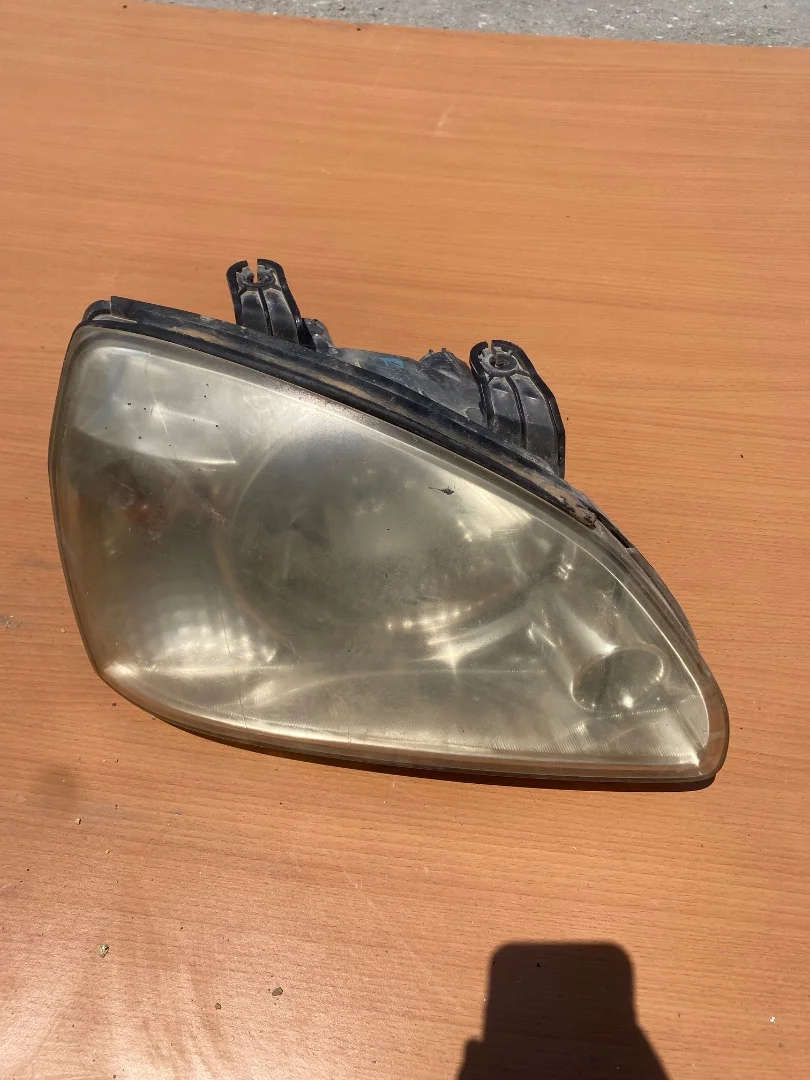 Foto de FARO IZQUIERDO KIA CARENS (RS) 2.0 Turbodiesel CAT (113 CV / 83 KW)