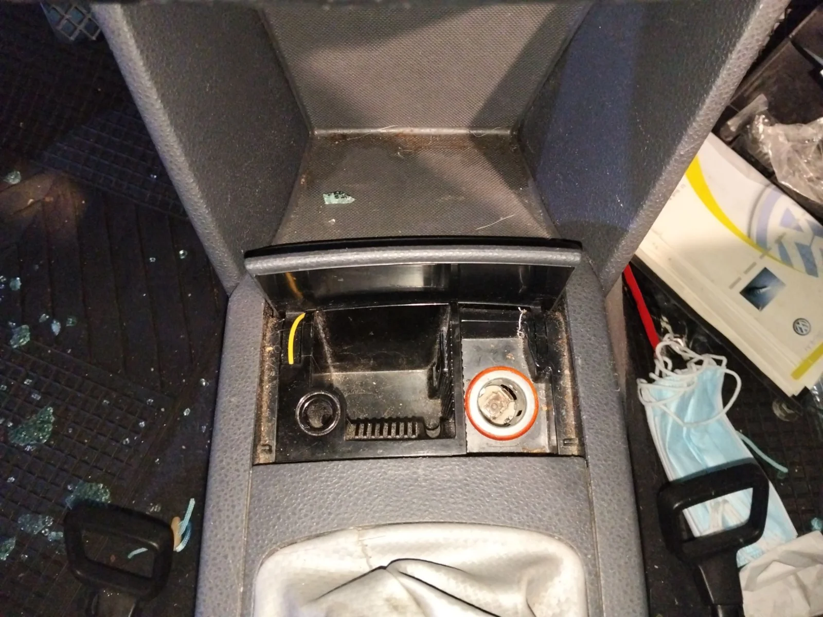 Foto de CENICERO VOLKSWAGEN POLO IV (9N1)