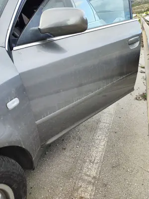 Foto de PUERTA DELANTERA IZQUIERDA AUDI A6 BERLINA (4B2) 2.5 V6 24V TDI (150 CV / 110 KW) referencia 4B0831051D foto 4