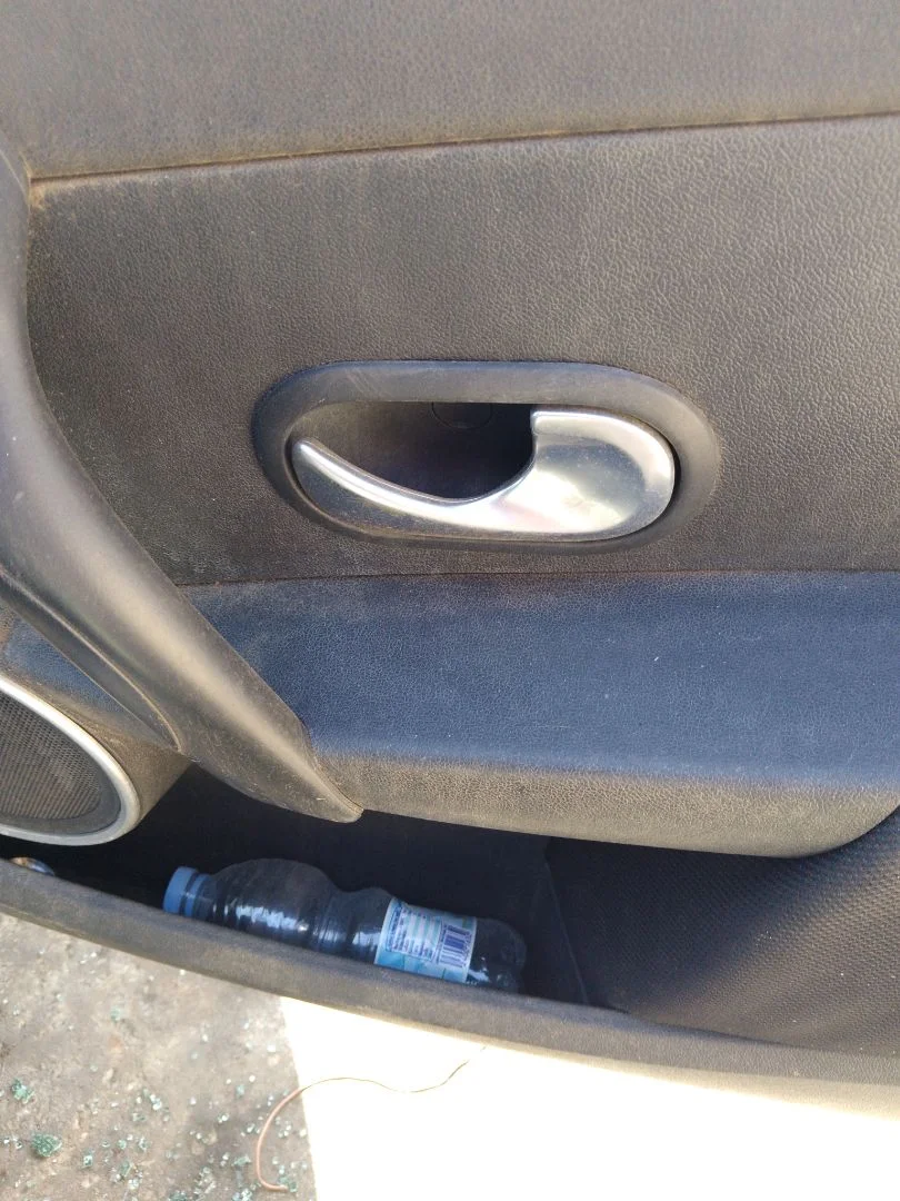 Foto de MANETA INTERIOR DELANTERA DERECHA RENAULT CLIO III 1.4 16V (98 CV / 72 KW)
