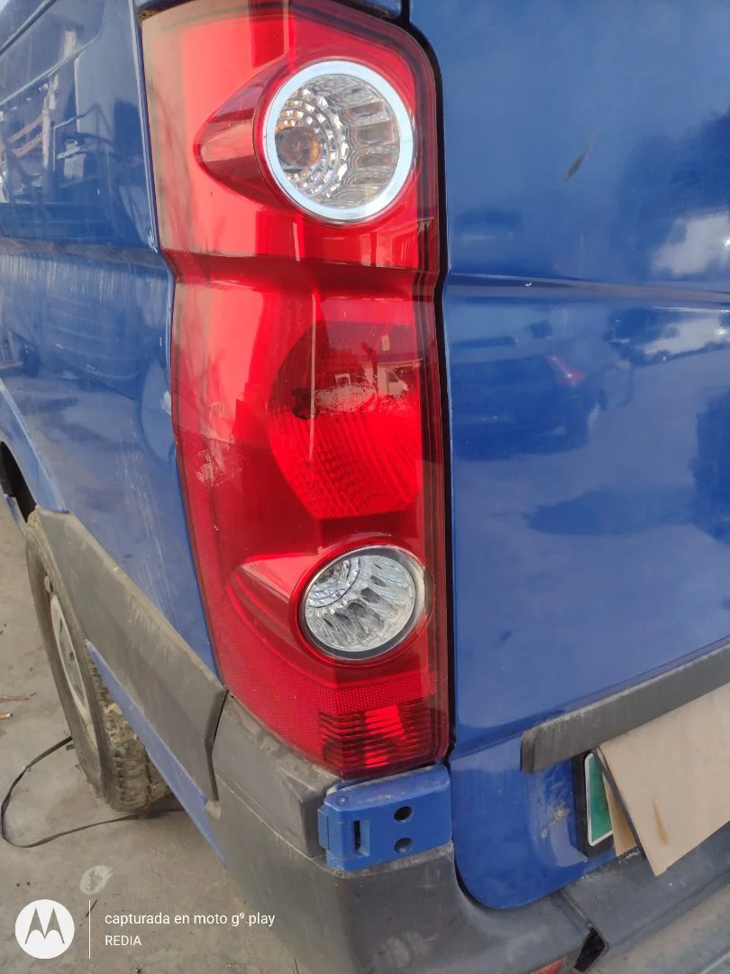 Foto de PILOTO TRASERO IZQUIERDO VOLKSWAGEN CRAFTER FURGÓN (2E) 2.5 TDI DPF (109 CV / 80 KW) referencia 2E0945095