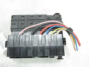 Foto de CAJA RELES / FUSIBLES PEUGEOT 206 1.4 (75 CV / 55 KW) referencia 9650664180 foto 4