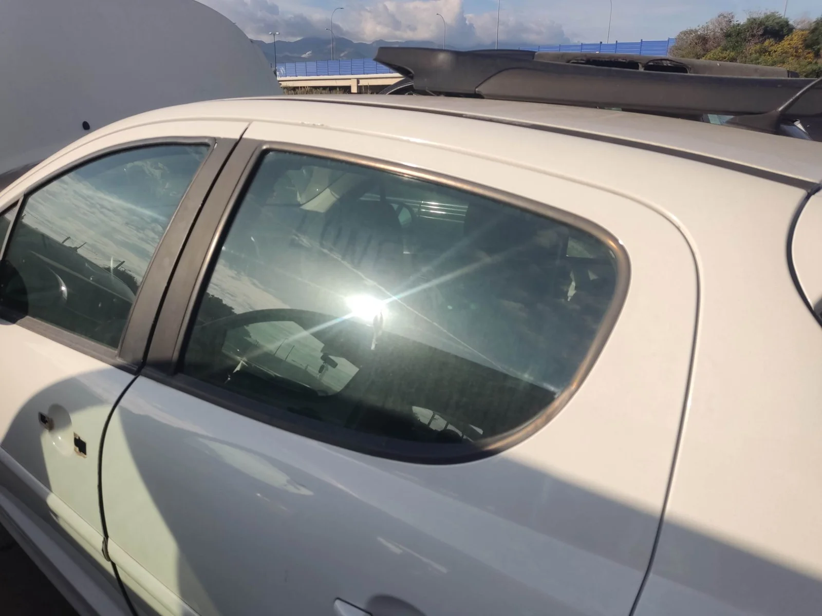 Foto de LUNA TRASERA IZQUIERDA PEUGEOT 207 1.6 HDi FAP CAT (9HZ / DV6TED4) (109 CV / 80 KW) referencia 9203GK