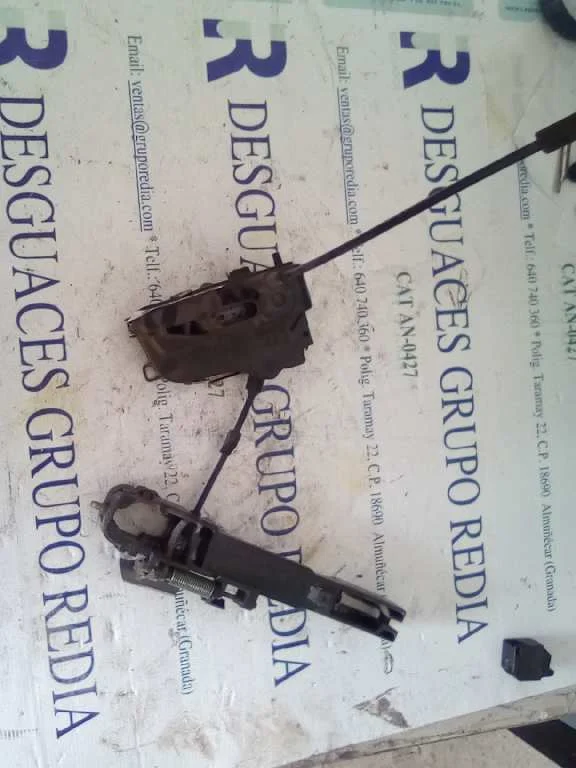 Foto de CERRADURA PUERTA DELANTERA DERECHA NISSAN PRIMERA BERLINA (P12) referencia 80610