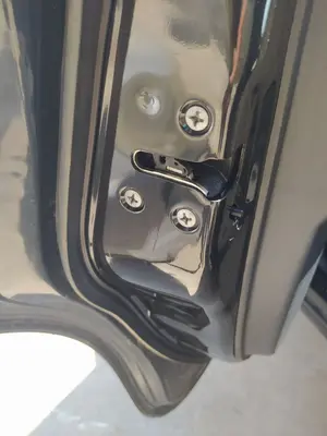 Foto de CERRADURA PUERTA TRASERA IZQUIERDA NISSAN NOTE (E11E) 1.4 CAT (88 CV / 65 KW)