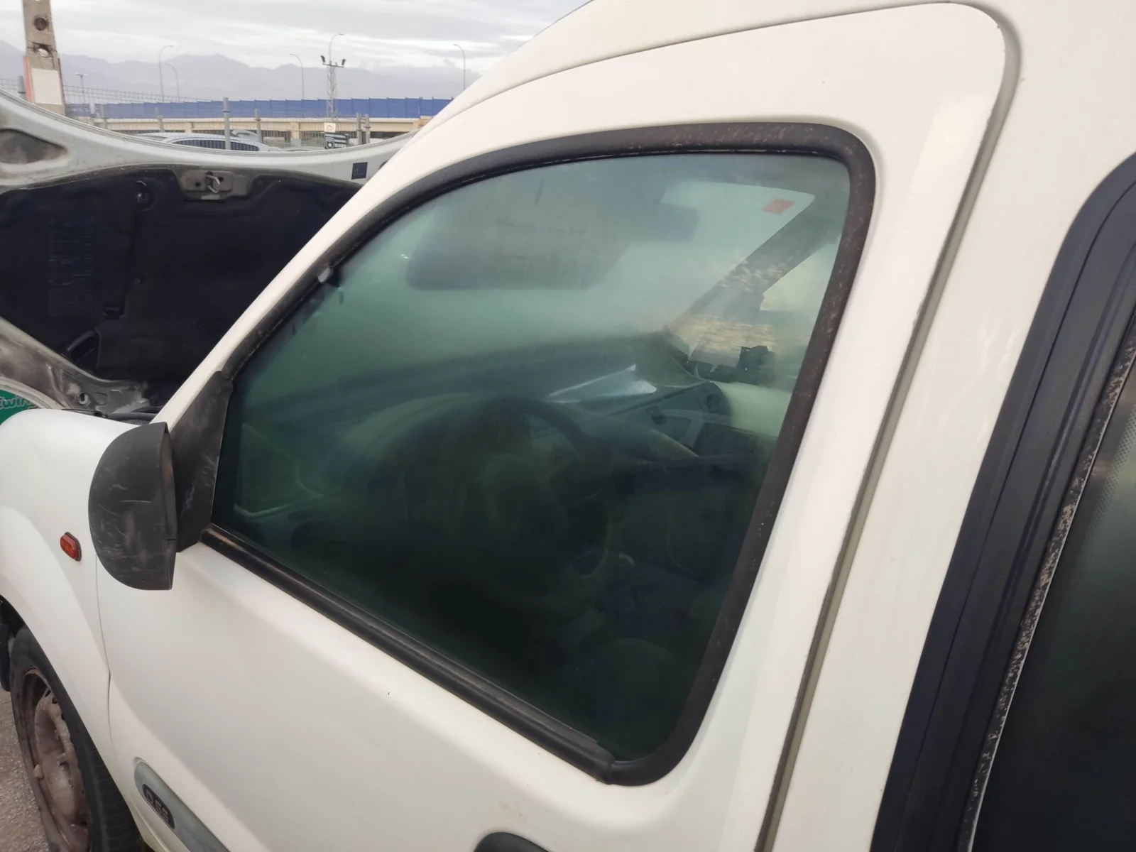 Foto de LUNA DELANTERA IZQUIERDA RENAULT KANGOO I (F/KC0) 1.2 (58 CV / 43 KW) referencia 7701470545