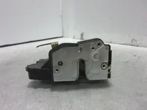 Foto de CERRADURA PUERTA DELANTERA DERECHA BMW SERIE 3 BERLINA (E46) 2.0 16V Diesel CAT (136 CV / 100 KW) referencia 51217011244