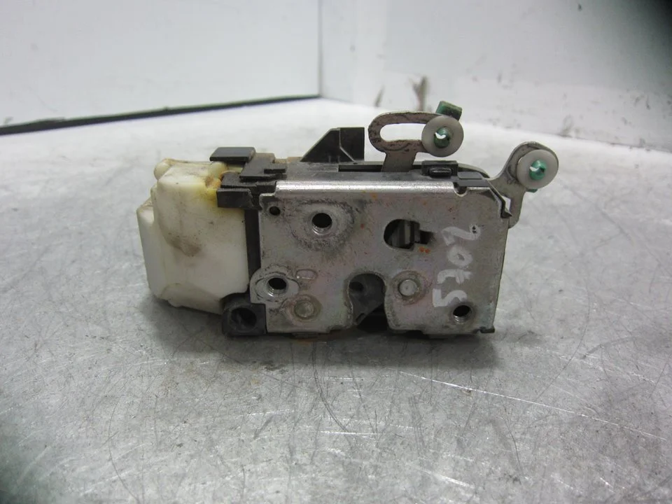 Foto de CERRADURA PUERTA DELANTERA IZQUIERDA ALFA ROMEO 147 (190) 1.6 16V CAT (105 CV / 77 KW) referencia B792