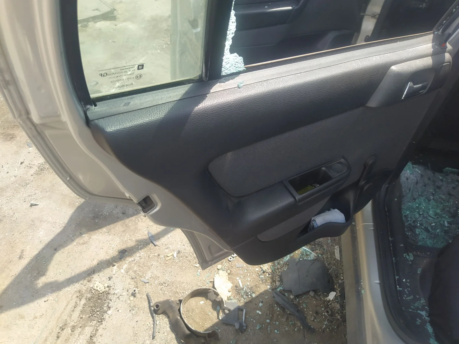 Foto de CERRADURA PUERTA TRASERA IZQUIERDA OPEL ASTRA G BERLINA 1.6 CAT (Z 16 SE / L55) (84 CV / 62 KW) referencia 24414133