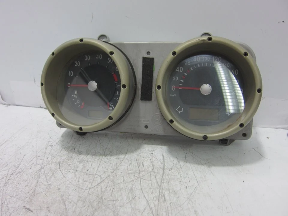 Foto de CUADRO INSTRUMENTOS VOLKSWAGEN POLO III BERLINA (6N2) 1.4 16V (75 CV / 55 KW) referencia 5411007100