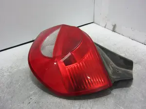 Foto de PILOTO TRASERO DERECHO RENAULT CLIO III 1.5 dCi Diesel (68 CV / 50 KW) referencia 89035080 foto 4