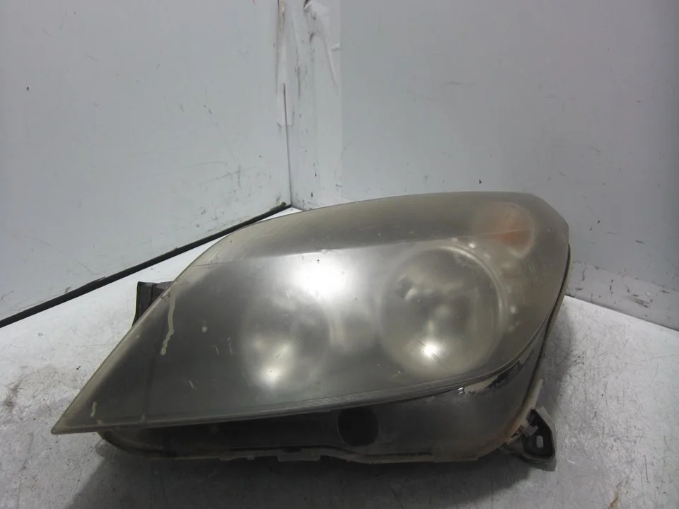 Foto de FARO IZQUIERDO OPEL ASTRA H BERLINA 1.7 16V CDTI (101 CV / 74 KW) referencia 1EG27037001