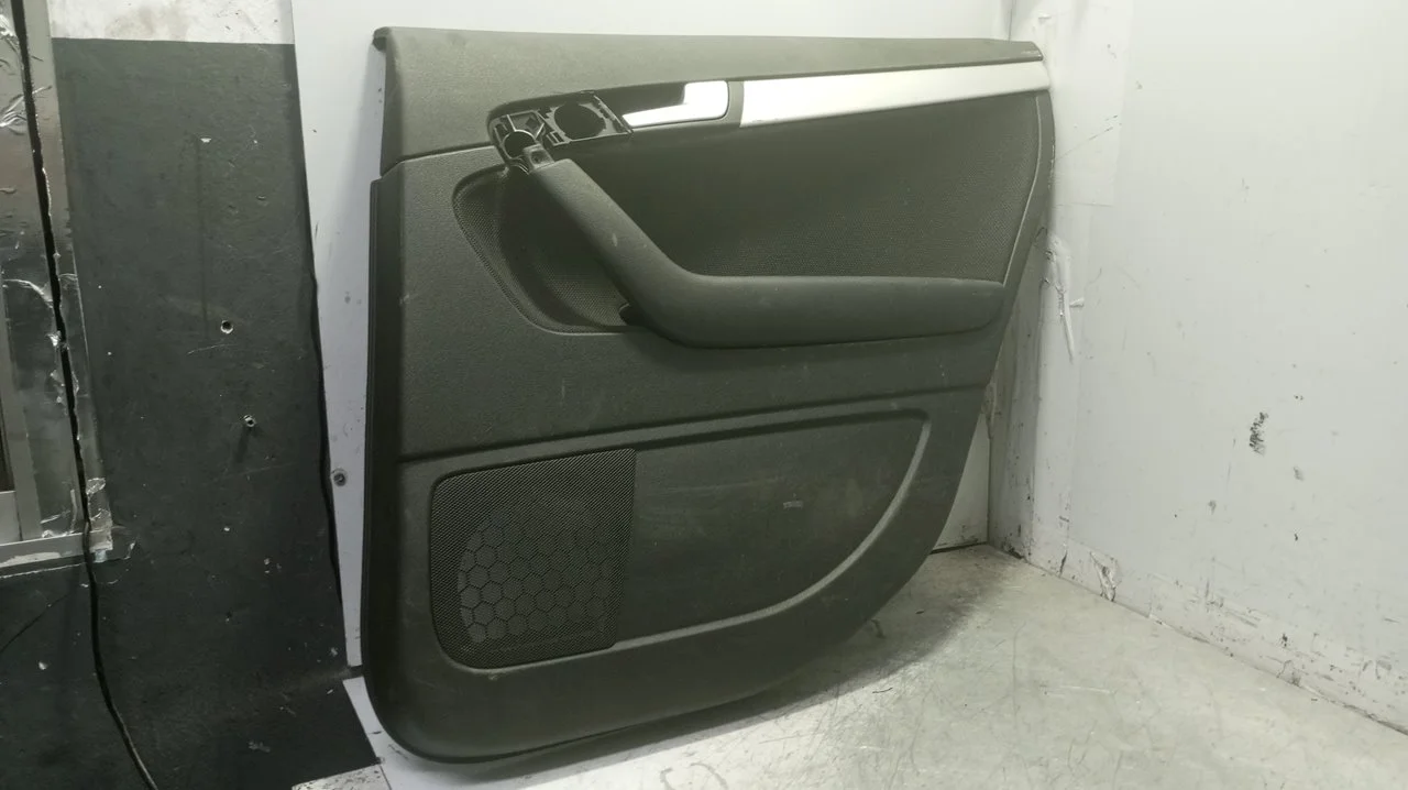 Foto de GUARNECIDO PUERTA TRASERA DERECHA AUDI A3 SPORTBACK (8PA) 2.0 TDI (140 CV / 103 KW) referencia 8P4867306
