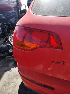 Foto de PILOTO TRASERO IZQUIERDO AUDI Q7 (4L) 3.0 V6 24V TDI (233 CV / 171 KW) referencia 4L0945093 foto 2