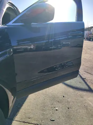 Foto de PUERTA DELANTERA IZQUIERDA JAGUAR F-PACE 3.0 V6 Diesel CAT (301 CV / 221 KW) referencia J9C2733 foto 2