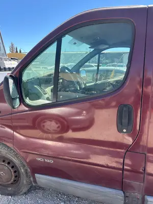 Foto de PUERTA DELANTERA IZQUIERDA RENAULT TRAFIC II FURGÓN 2.5 dCi Diesel CAT (135 CV / 99 KW) referencia 7751478602