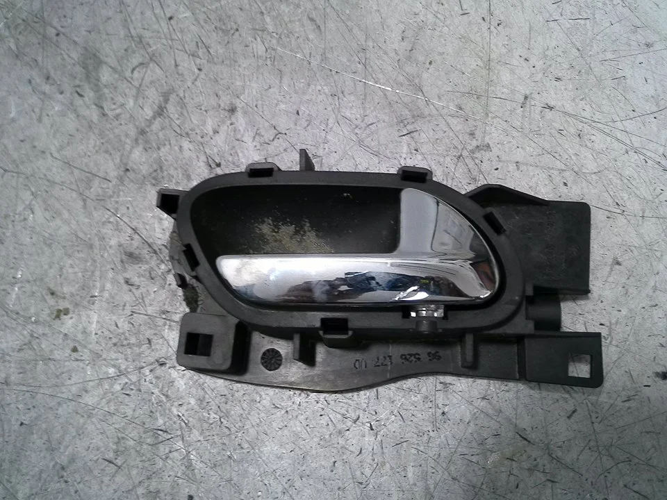 Foto de MANETA INTERIOR TRASERA DERECHA PEUGEOT 407 2.0 16V HDi FAP CAT (RHR / DW10BTED4) (136 CV / 100 KW) referencia 96526177