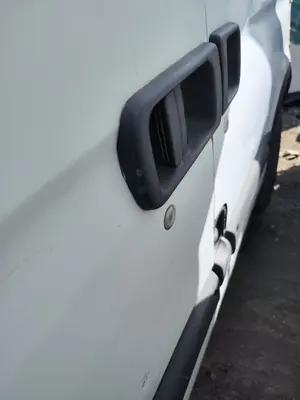 Foto de CERRADURA PUERTA TRASERA DERECHA NISSAN INTERSTAR (X70) 2.5 dCi Diesel CAT (114 CV / 84 KW)