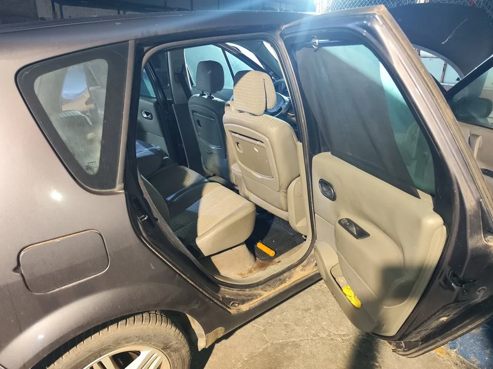 Foto de GOMAS CONTORNO PUERTA RENAULT SCENIC II (JM) 1.9 dCi Diesel (120 CV / 88 KW) referencia 7701475030
