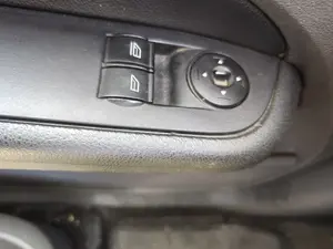 Foto de MANDO ELEVALUNAS DELANTERO IZQUIERDO FORD FOCUS BERLINA (CAP) 1.6 TDCi CAT (90 CV / 66 KW)