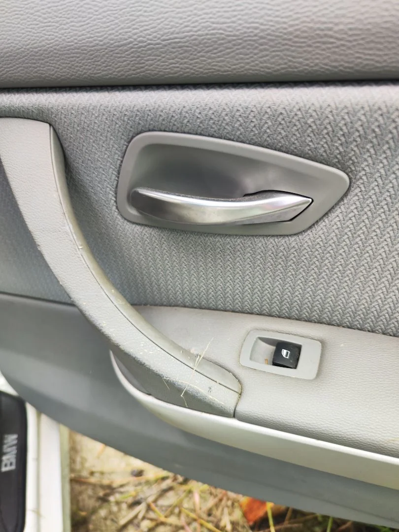 Foto de MANETA INTERIOR TRASERA DERECHA BMW SERIE 3 BERLINA (E90) 2.0 Turbodiesel CAT (143 CV / 105 KW)