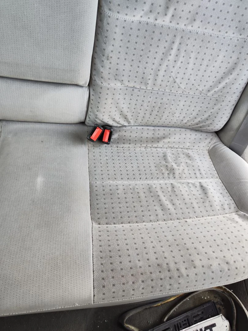 Foto de ENGANCHE CINTURON TRASERO IZQUIERDO VOLKSWAGEN PASSAT BERLINA (3B2) 1.9 TDI (116 CV / 85 KW)