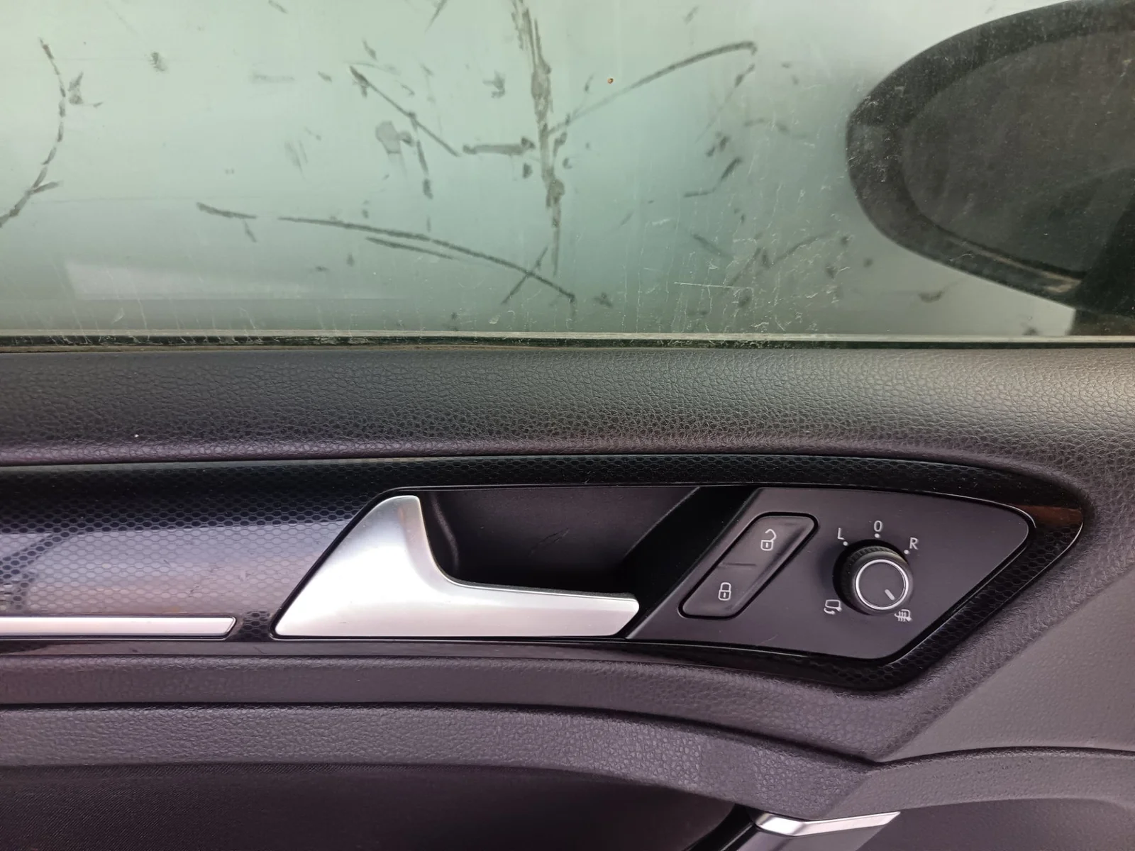 Foto de MANETA INTERIOR DELANTERA IZQUIERDA VOLKSWAGEN GOLF VII (5G1/BE1) 1.6 16V TDI DPF (110 CV / 81 KW)