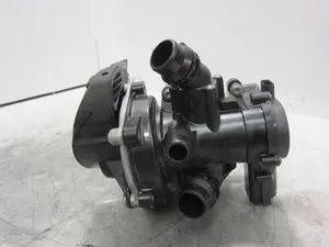 Foto de BOMBA AGUA PORSCHE MACAN (95BA) referencia 06L121012 foto 5
