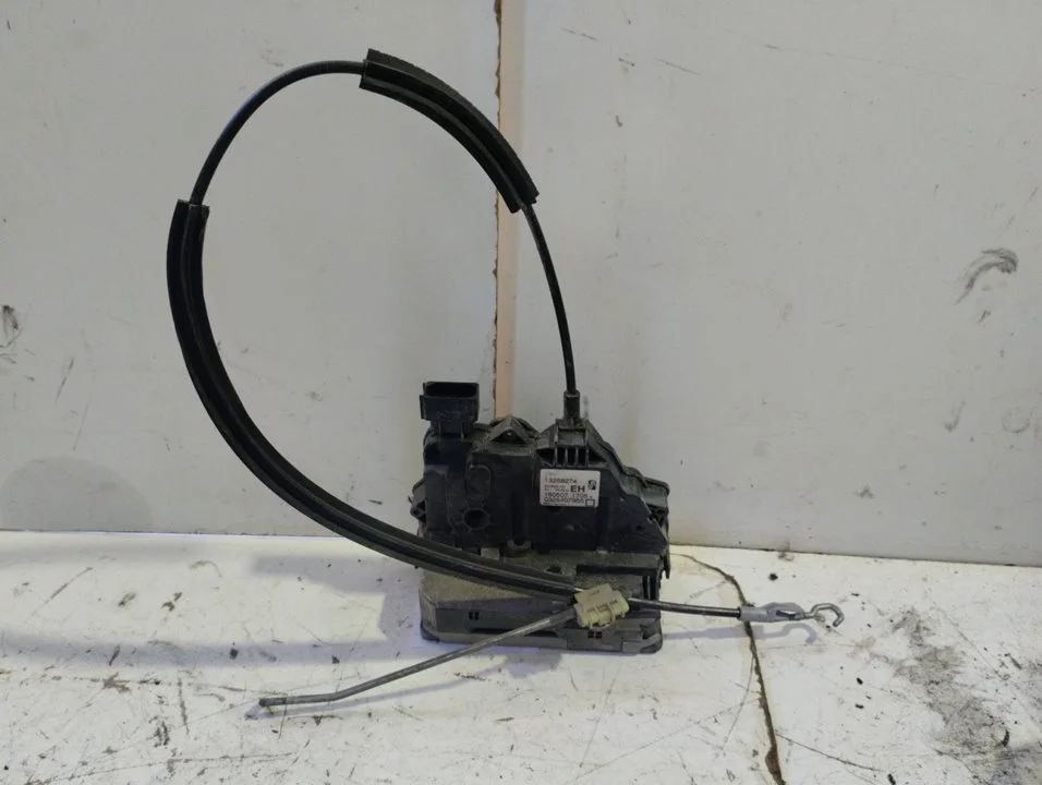 Foto de CERRADURA PUERTA DELANTERA DERECHA OPEL CORSA D 1.4 16V (90 CV / 66 KW) referencia 13258274