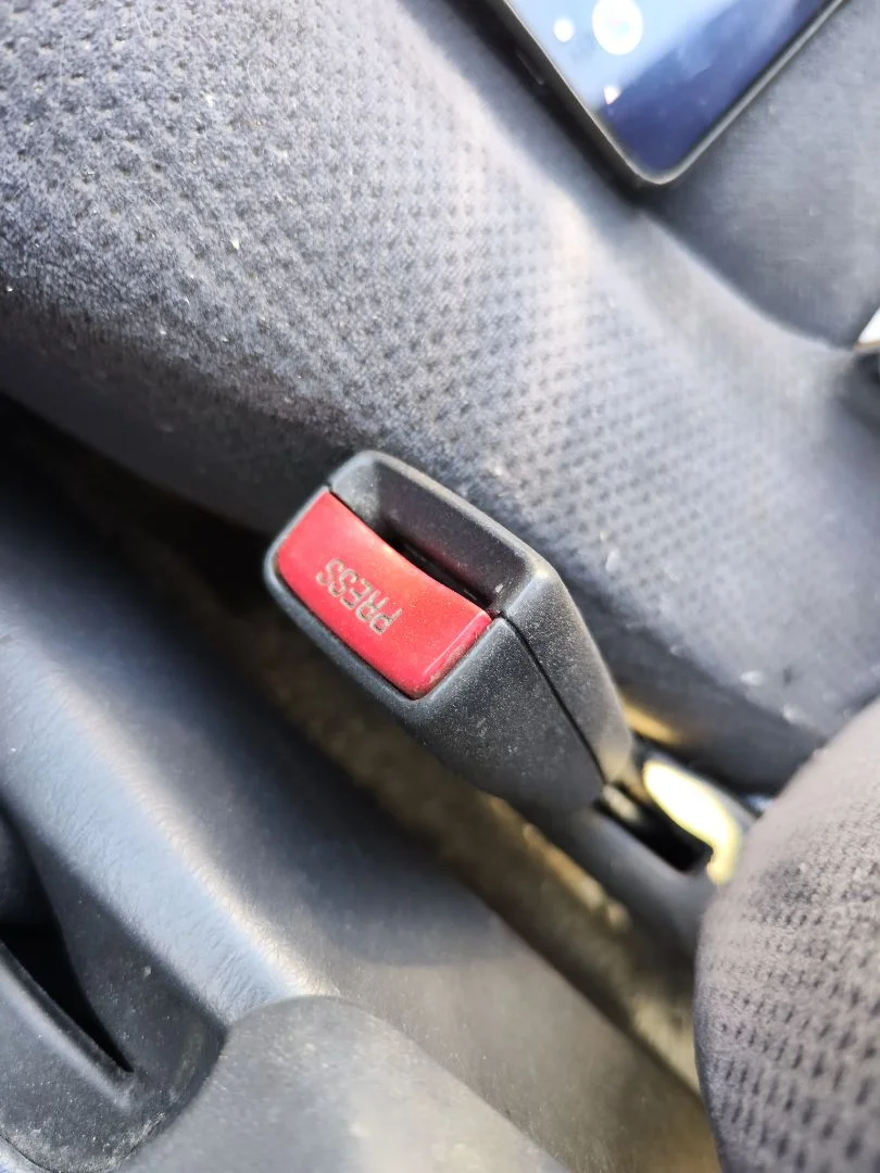 Foto de ENGANCHE CINTURON DELANTERO DERECHO TOYOTA COROLLA (E11) 2.0 Turbodiesel CAT (90 CV / 66 KW)