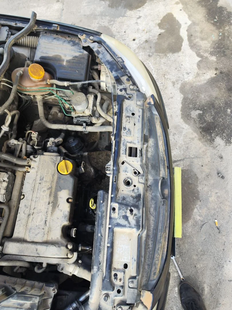 Foto de PANEL FRONTAL OPEL CORSA C 1.2 16V CAT (Z 12 XEP / LB4) (80 CV / 59 KW)