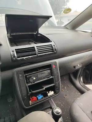 Foto de SALPICADERO VOLKSWAGEN SHARAN (7M6/7M9) 1.9 TDI (116 CV / 85 KW) referencia 7M3857009AGFKZ foto 2