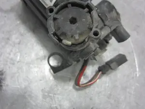 Foto de BOMBA SUSPENSION MERCEDES-BENZ CLASE S (BM 220) BERLINA 5.0 V8 24V CAT (306 CV / 225 KW) referencia 211320030401 foto 7