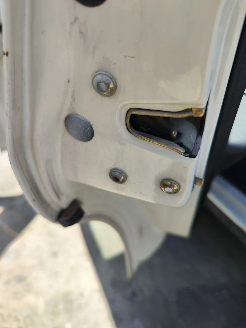 Foto de CERRADURA PUERTA TRASERA IZQUIERDA SEAT IBIZA (6K1) 1.4 (60 CV / 44 KW)