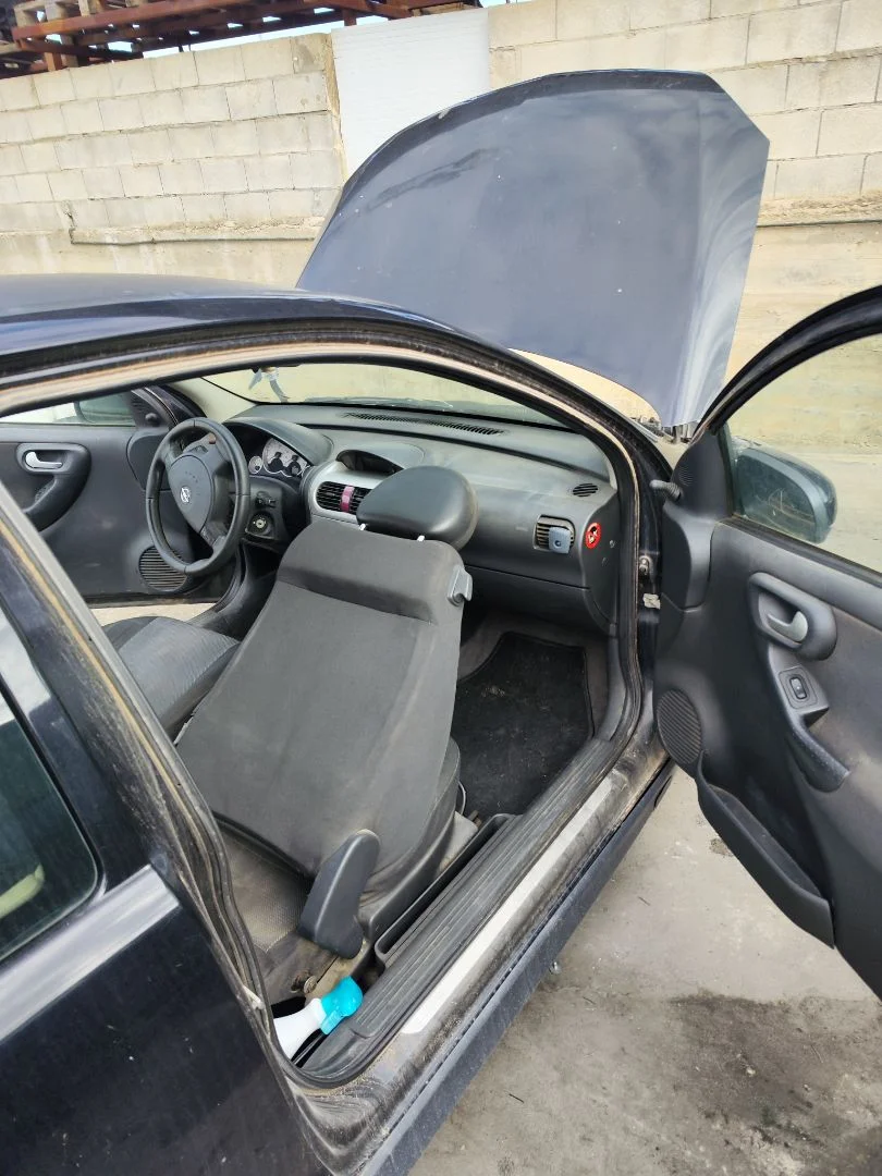 Foto de GOMAS CONTORNO PUERTA OPEL CORSA C 1.2 16V CAT (Z 12 XEP / LB4) (80 CV / 59 KW)