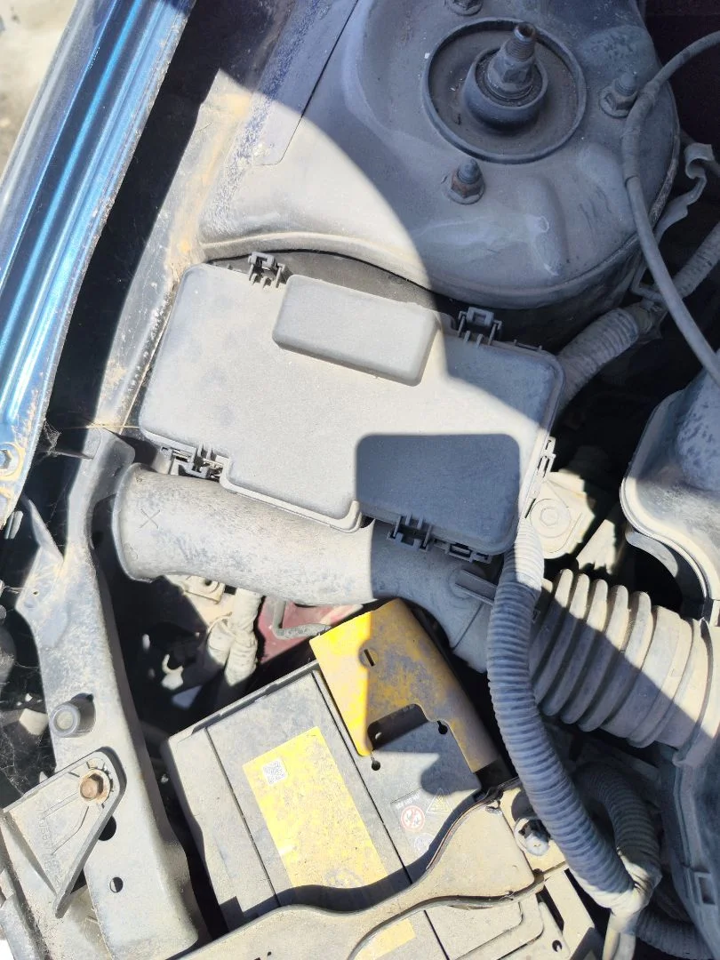 Foto de CAJA RELES / FUSIBLES HONDA CIVIC AERODECK (MB/MC) 1.6 CAT (D 16 B 2) (116 CV / 85 KW)