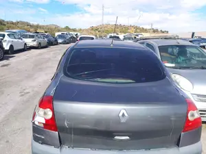 Foto de GUARNECIDO PORTON TRASERO RENAULT MEGANE II CLASSIC BERLINA 1.5 dCi Diesel (101 CV / 74 KW)