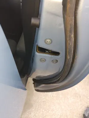 Foto de CERRADURA PUERTA TRASERA DERECHA TOYOTA COROLLA (E12) 1.4 16V CAT (97 CV / 71 KW)