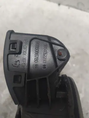 Foto de TAPA EXTERIOR COMBUSTIBLE CITROEN C4 PICASSO 1.6 HDi FAP (112 CV / 82 KW) referencia 9654052280 foto 4