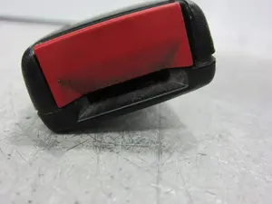 Foto de ENGANCHE CINTURON DELANTERO DERECHO SEAT LEON (1M1) 1.9 TDI (110 CV / 81 KW) referencia 1J4858472 foto 2