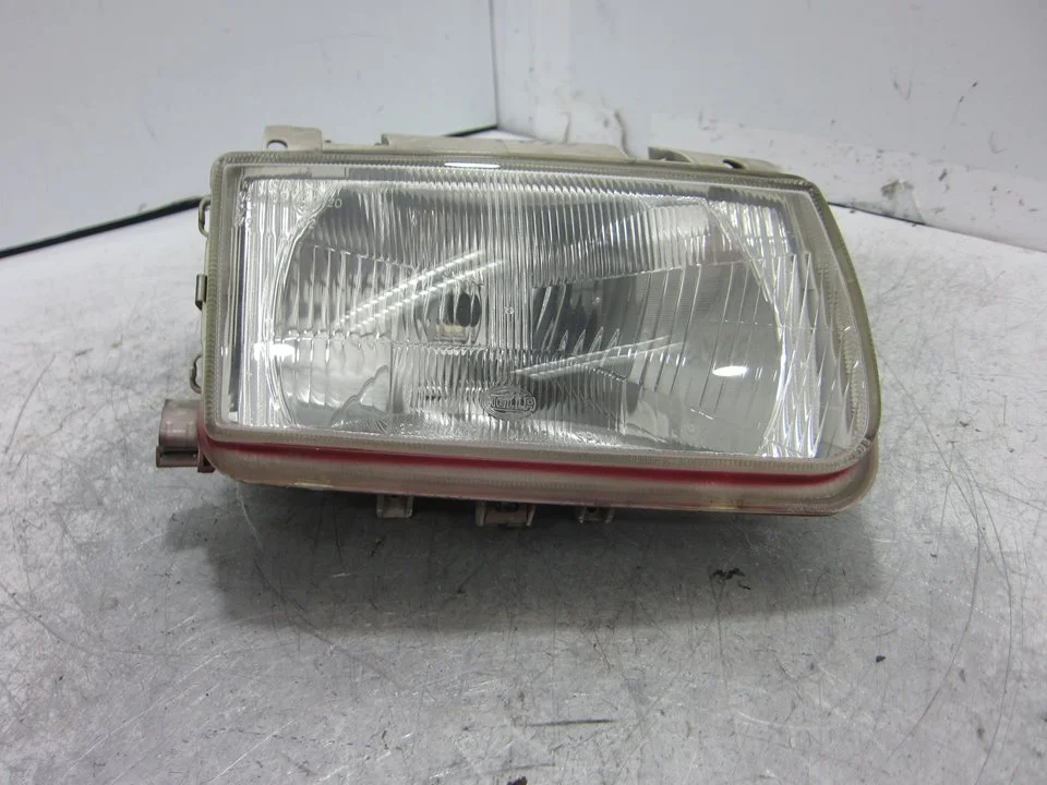 Foto de FARO DERECHO VOLKSWAGEN POLO III (6N1) 1.4 (60 CV / 44 KW) referencia 96249600