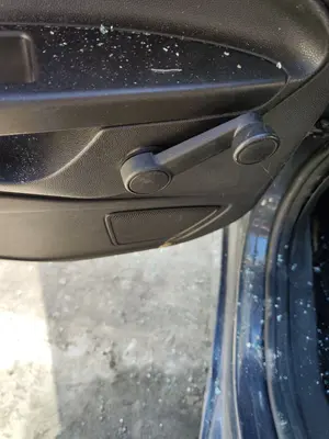 Foto de MANETA ELEVALUNAS TRASERA IZQUIERDA FORD FIESTA (CNN) 1.5 TDCi CAT (75 CV / 55 KW)