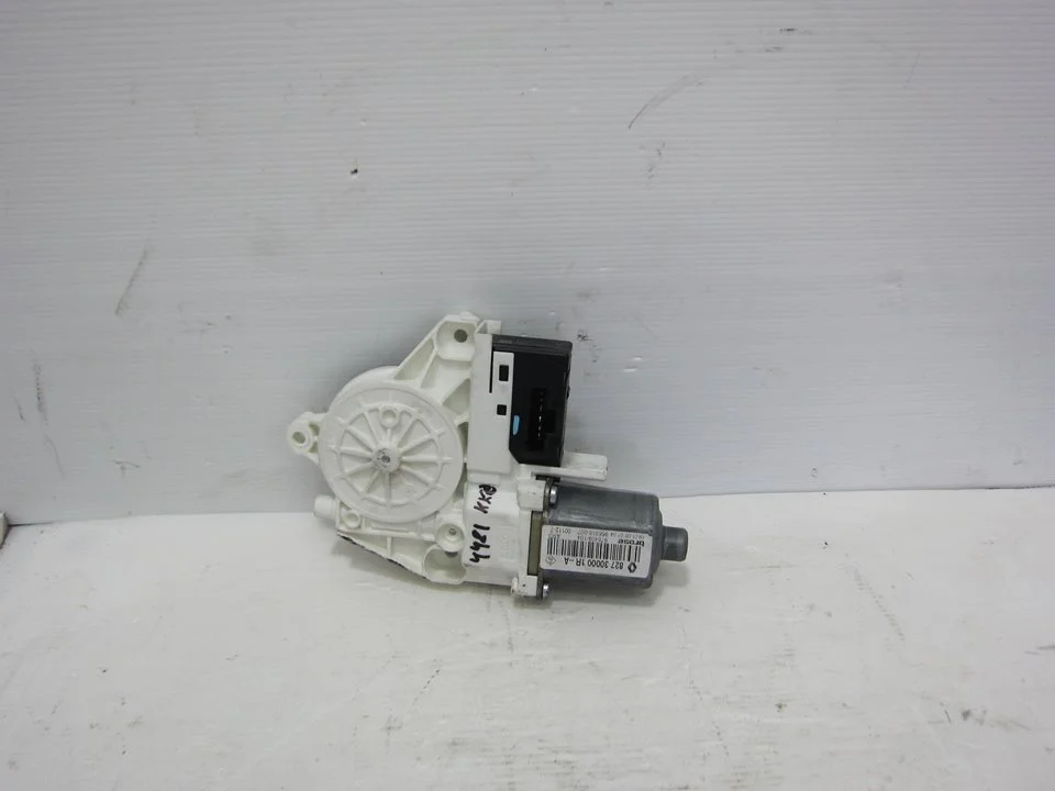 Foto de MOTOR ELEVALUNAS TRASERO DERECHO RENAULT LAGUNA III BERLINA 2.0 dCi Diesel CAT (131 CV / 96 KW) referencia 827300001R