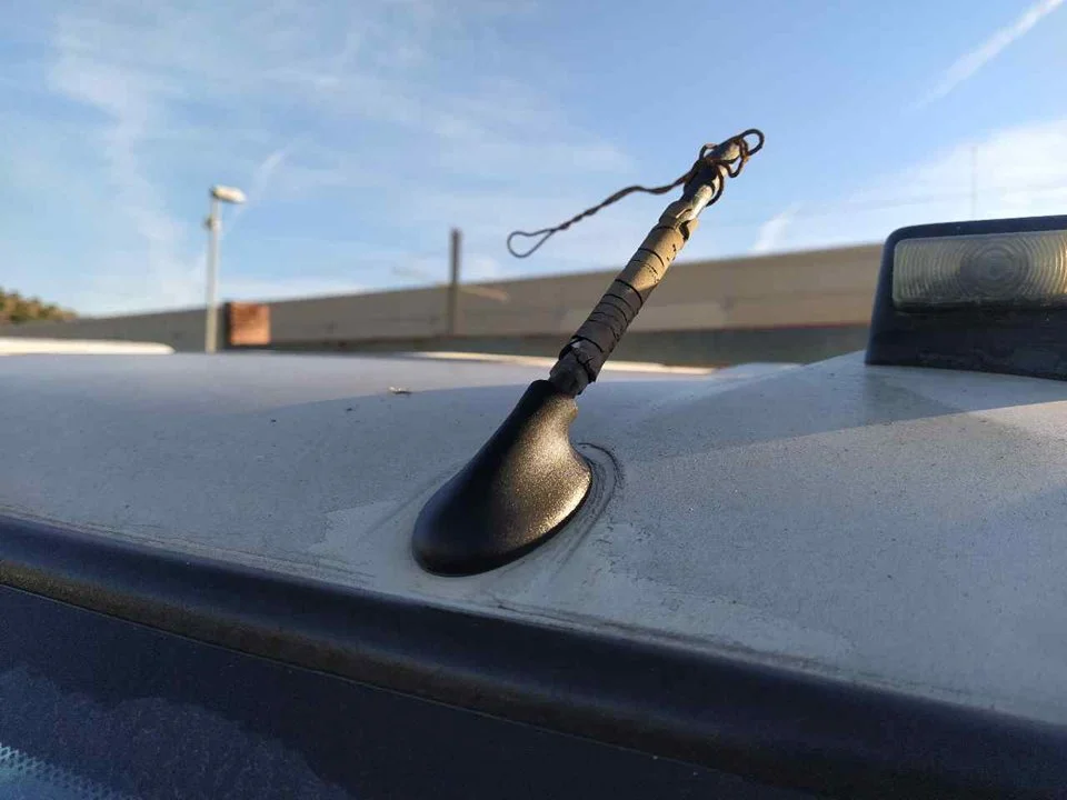 Foto de BASE DE ANTENA FORD TRANSIT CAJA ABIERTA (FY) 2.4 TDE CAT (120 CV / 88 KW)