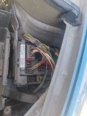 Foto de CAJA RELES / FUSIBLES CITROEN C3 1.4  (73 CV / 54 KW)
